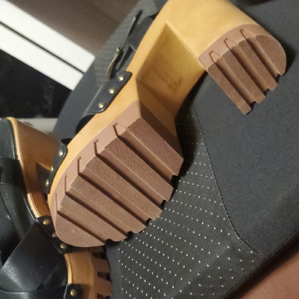 Wild Diva Black and Tan Platform Sandals - Picture 2 of 2